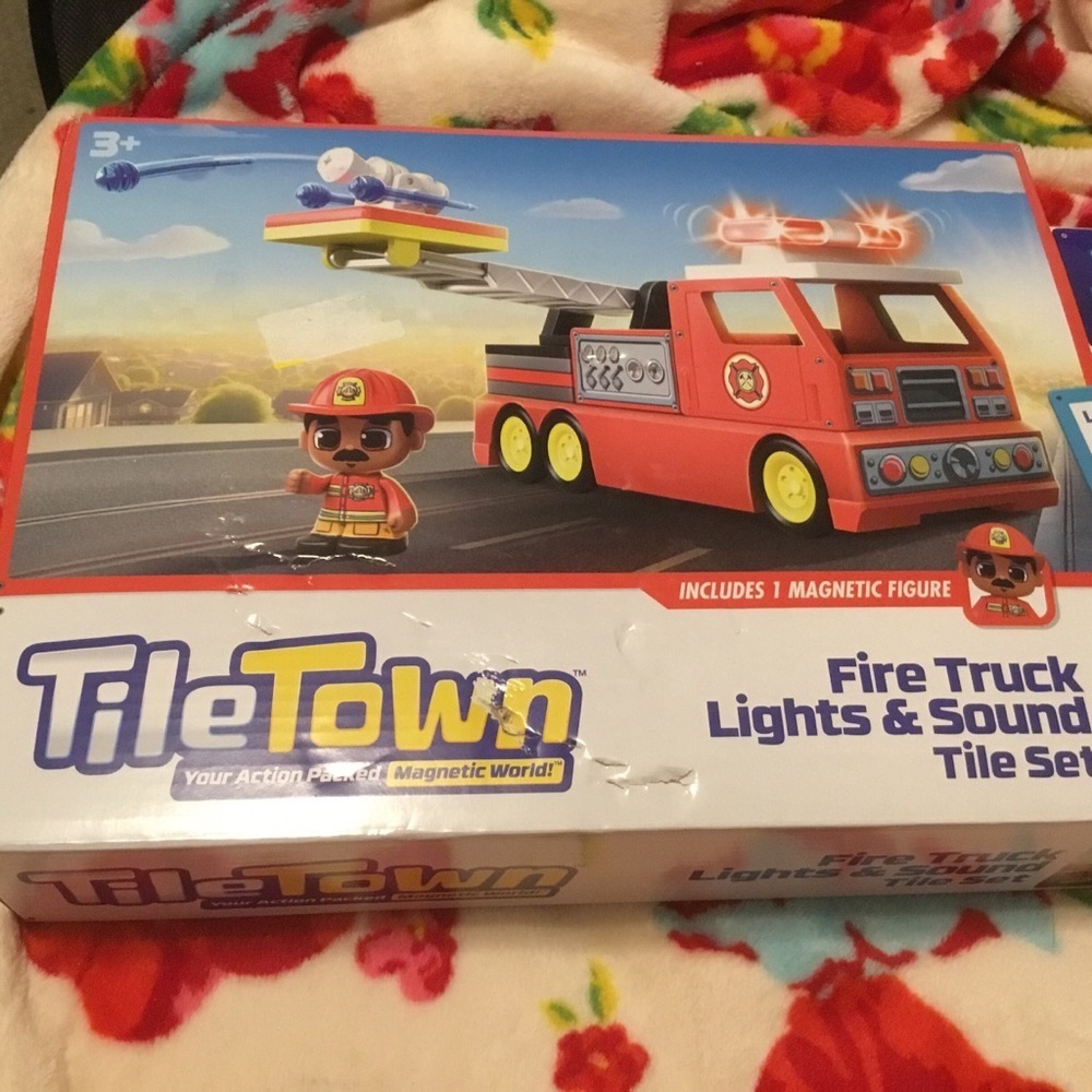 Tiletown Fire Truck Lights & Sounds Magnetic Tiles Building Blocks Playset